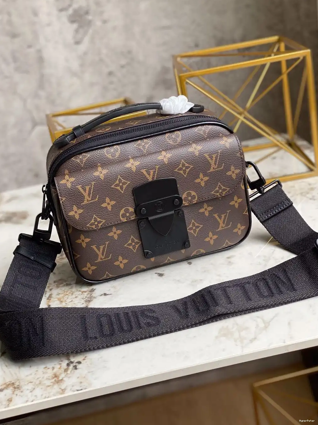 LOUIS VUITTON S LOCK MESSENGER 0517